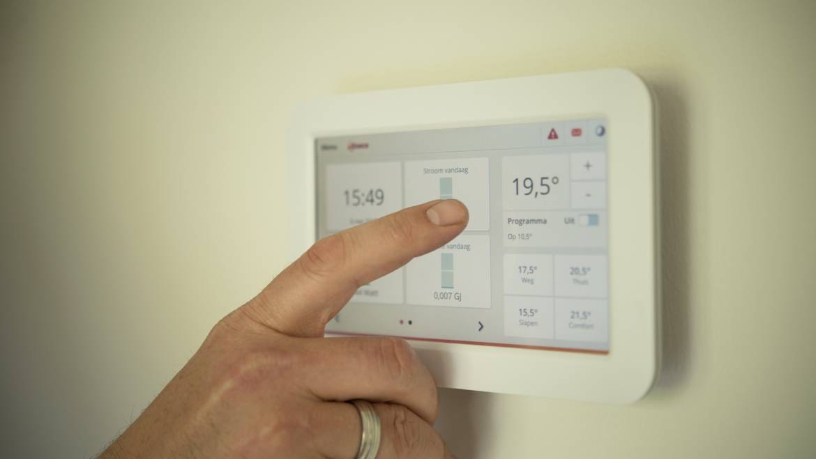 Grzejnik z termostatem – zalety użytkowania